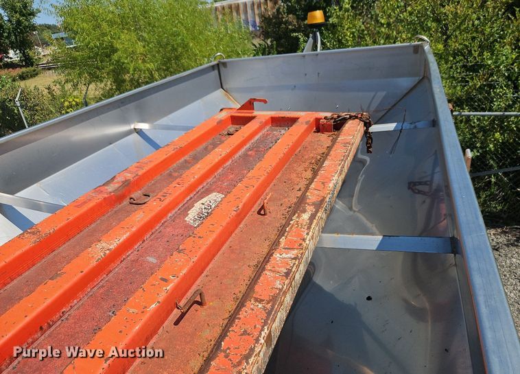 image for item EI8357 2005 International 7400 dump truck