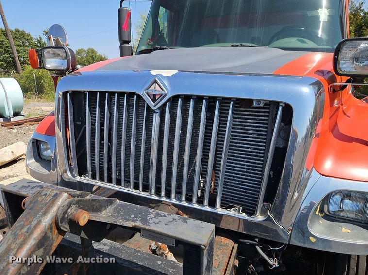 image for item EI8357 2005 International 7400 dump truck