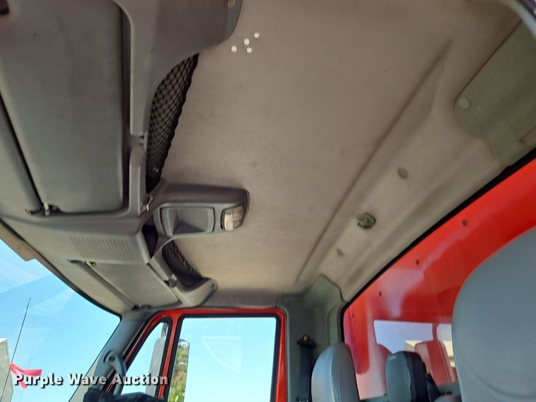 image for item EI8357 2005 International 7400 dump truck