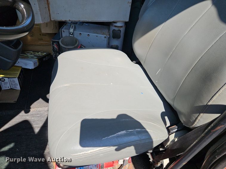 image for item EI8357 2005 International 7400 dump truck