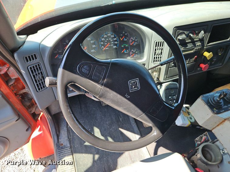 image for item EI8357 2005 International 7400 dump truck