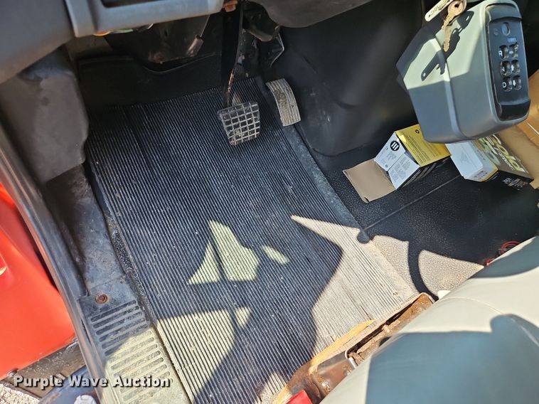 image for item EI8357 2005 International 7400 dump truck