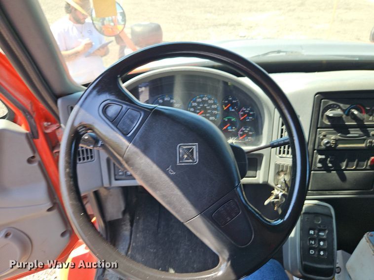 image for item EI8357 2005 International 7400 dump truck