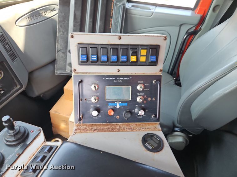 image for item EI8357 2005 International 7400 dump truck