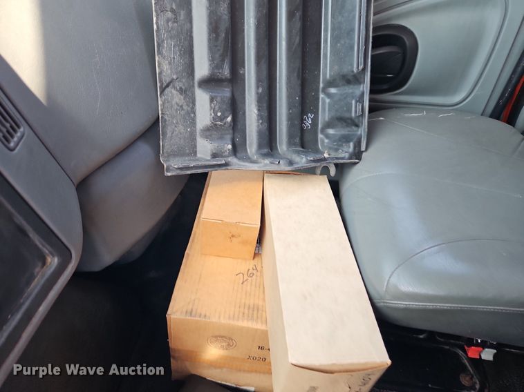 image for item EI8357 2005 International 7400 dump truck