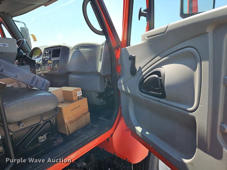 image for item EI8357 2005 International 7400 dump truck