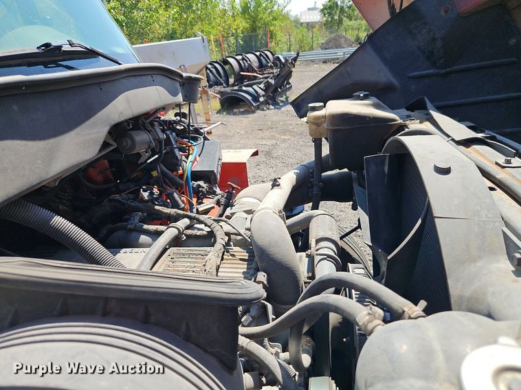 image for item EI8357 2005 International 7400 dump truck