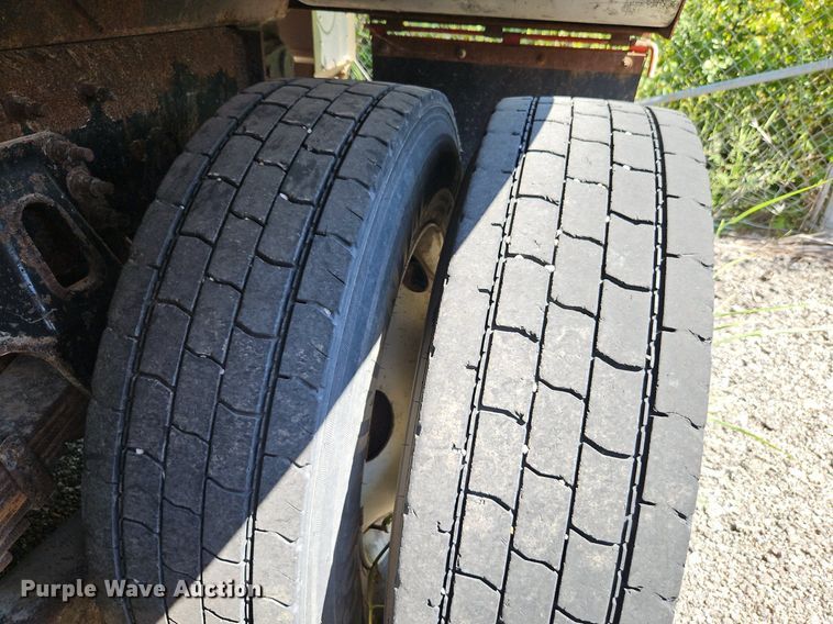 image for item EI8357 2005 International 7400 dump truck