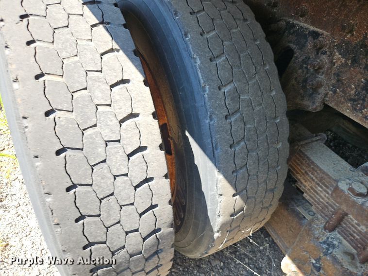 image for item EI8357 2005 International 7400 dump truck