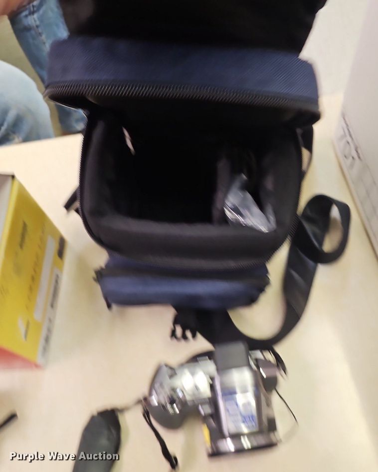 image for item EI8367 (5) cameras