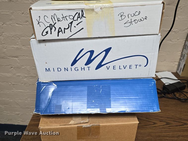 image for item EK2081 (3) Trimble GPS