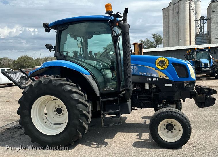 image for item MV9167 2009 New Holland T6020 tractor