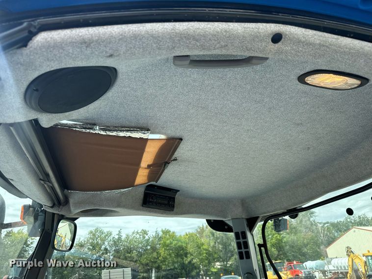 image for item MV9167 2009 New Holland T6020 tractor