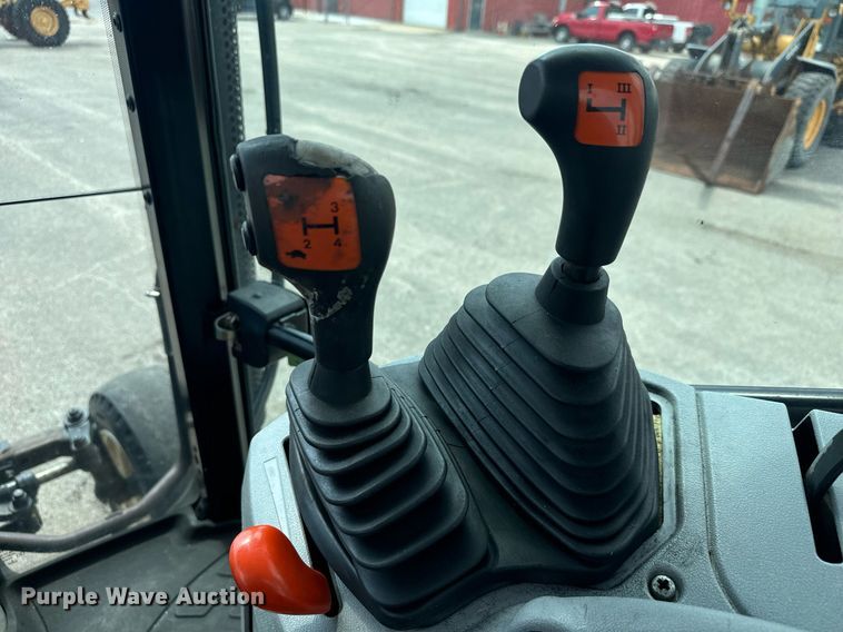 image for item MV9167 2009 New Holland T6020 tractor