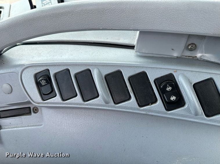 image for item MV9167 2009 New Holland T6020 tractor