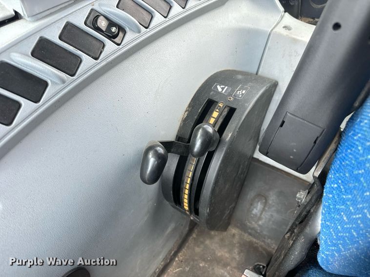 image for item MV9167 2009 New Holland T6020 tractor