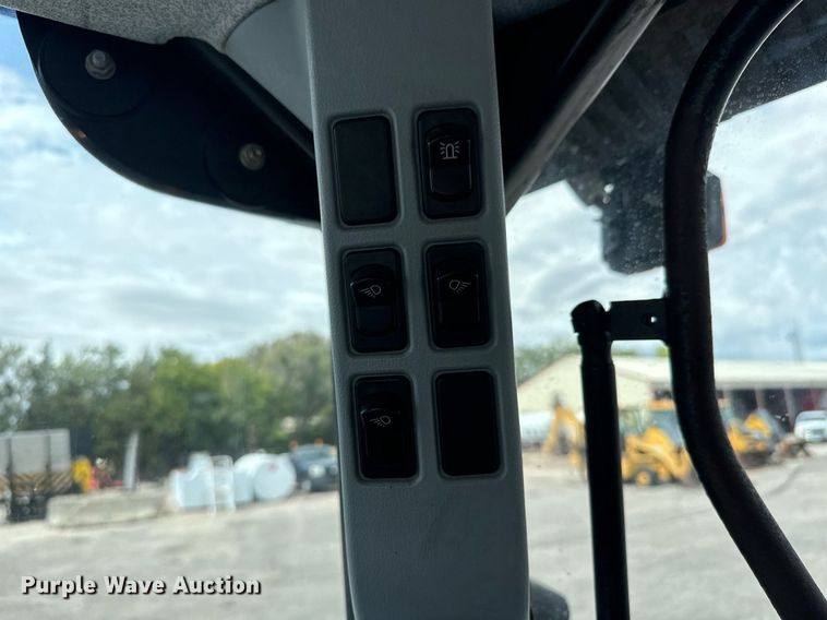 image for item MV9167 2009 New Holland T6020 tractor