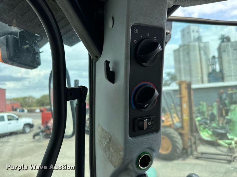 image for item MV9167 2009 New Holland T6020 tractor