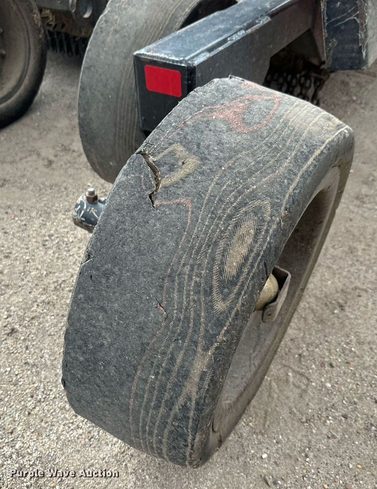 image for item MV9168 2012 Land Pride RCB6610 rotary mower