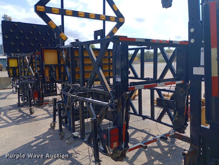 image for item NY9536 2004 Trinity  TMA 9181 crash attenuator 