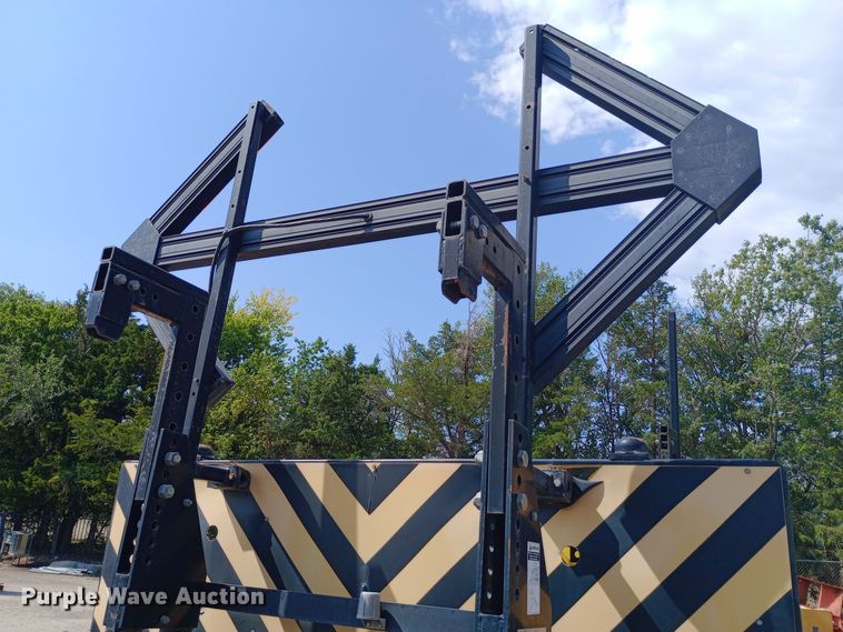 image for item NY9536 2004 Trinity  TMA 9181 crash attenuator 