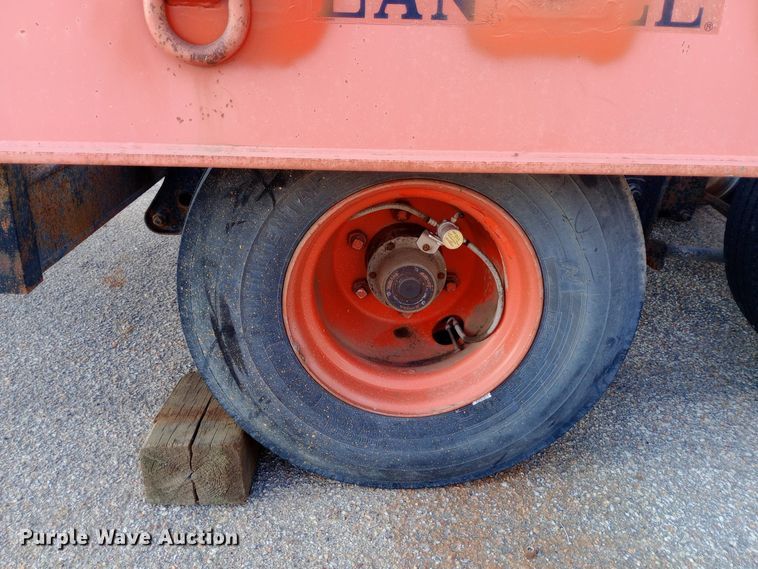 image for item NY9542 1994 Landoll tilt deck equipment trailer