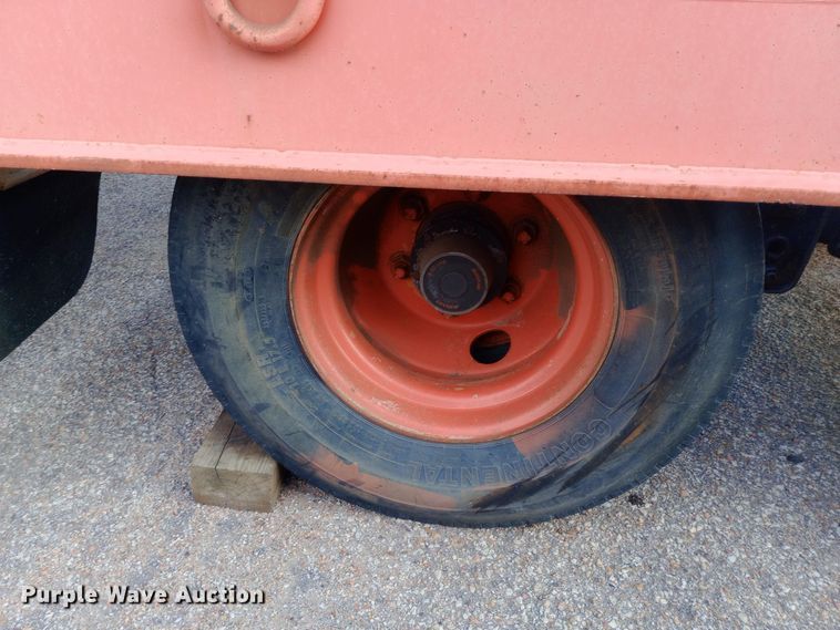 image for item NY9542 1994 Landoll tilt deck equipment trailer