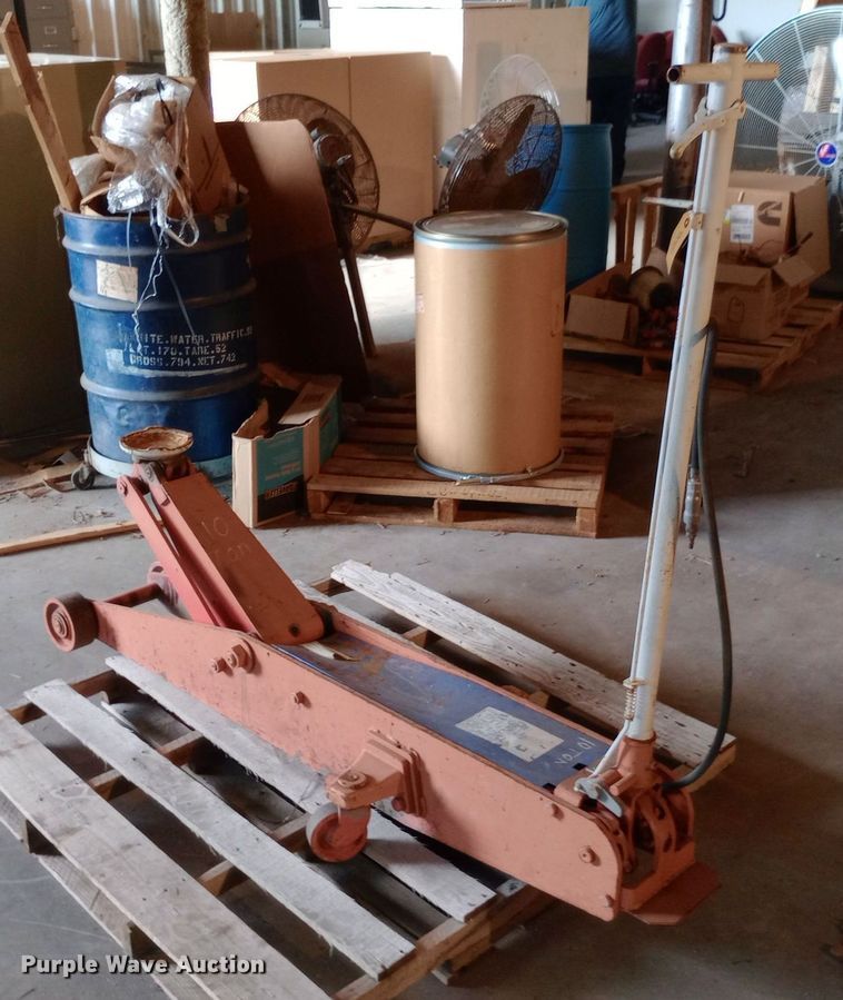 image for item NY9544 Norco 71100A floor jack