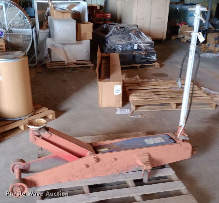 image for item NY9544 Norco 71100A floor jack