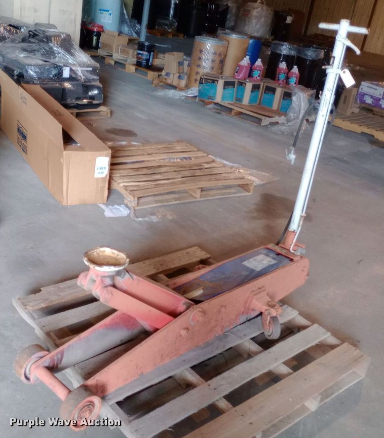 image for item NY9544 Norco 71100A floor jack