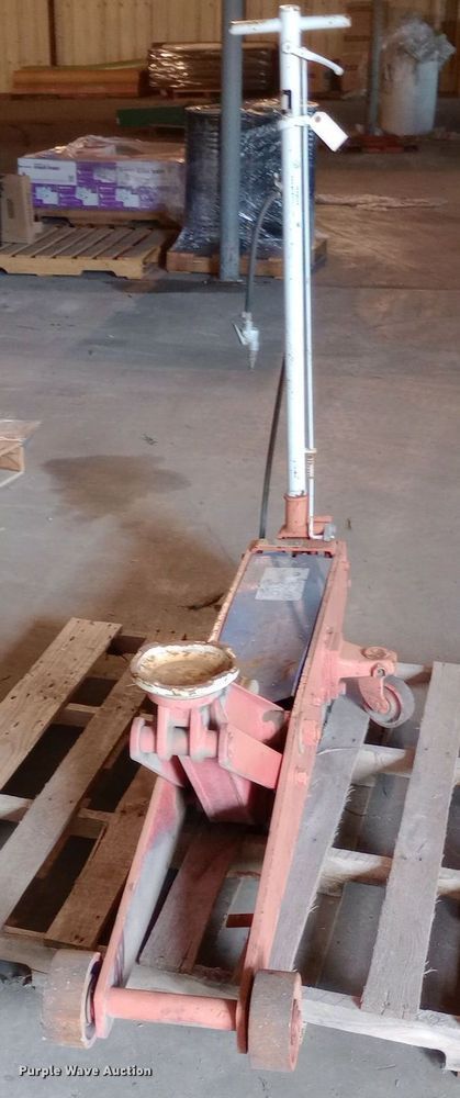 image for item NY9544 Norco 71100A floor jack