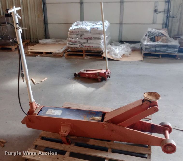 image for item NY9544 Norco 71100A floor jack