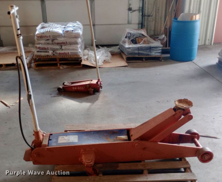 image for item NY9544 Norco 71100A floor jack