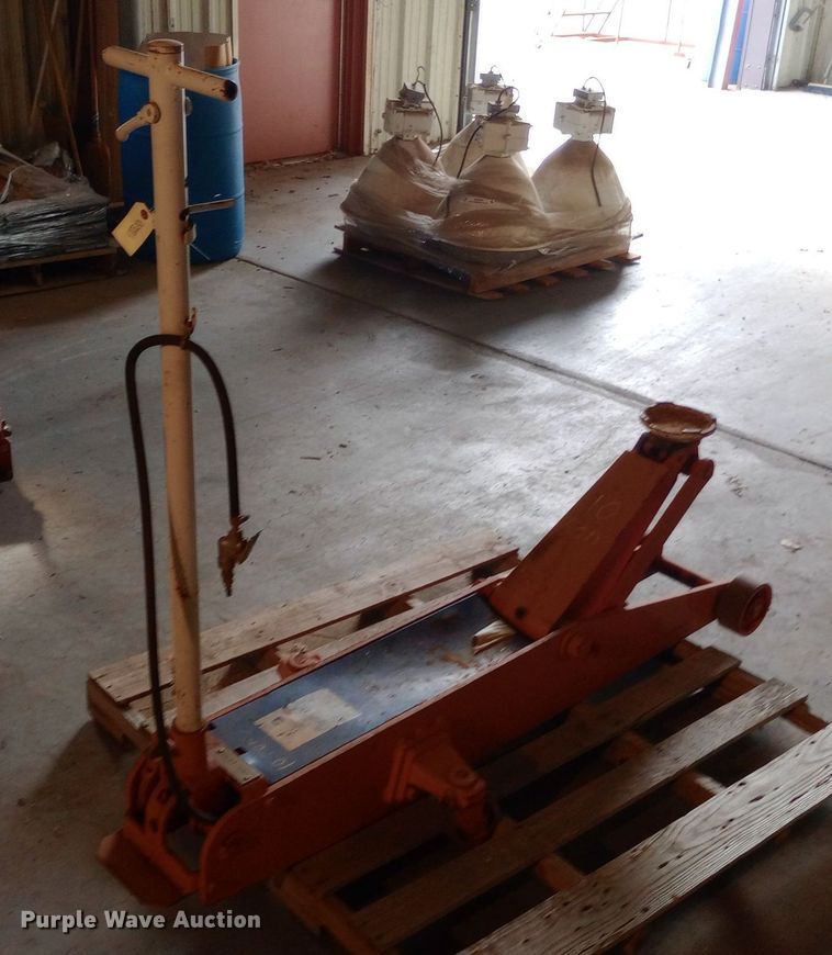 image for item NY9544 Norco 71100A floor jack