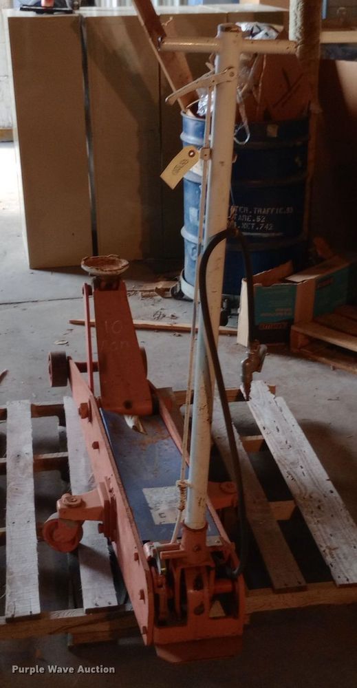 image for item NY9544 Norco 71100A floor jack