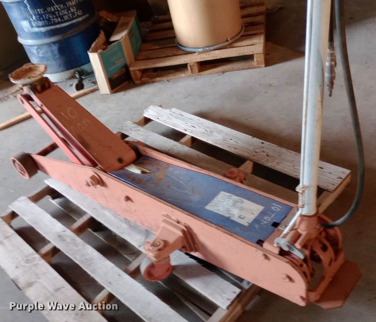 image for item NY9544 Norco 71100A floor jack