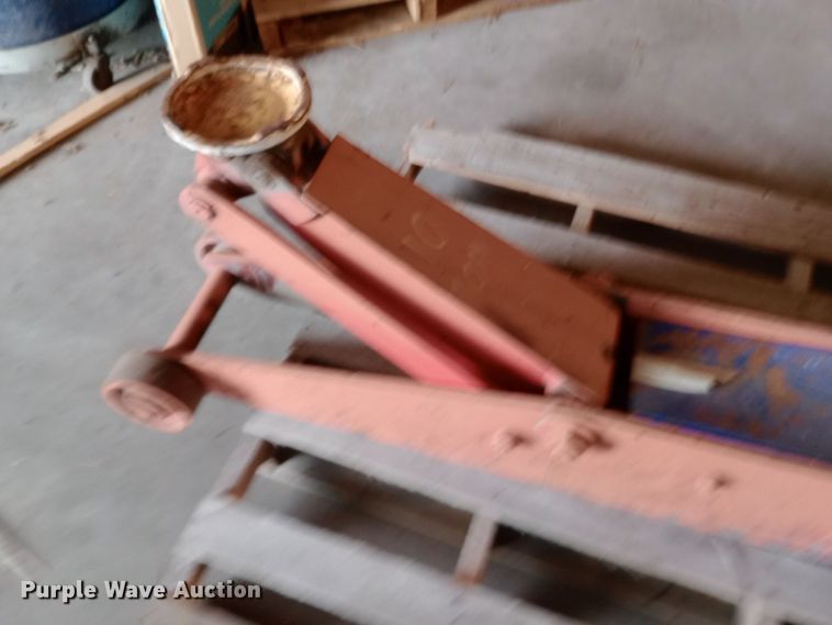 image for item NY9544 Norco 71100A floor jack