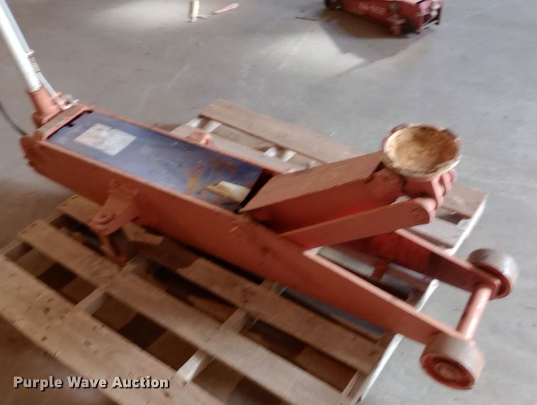 image for item NY9544 Norco 71100A floor jack