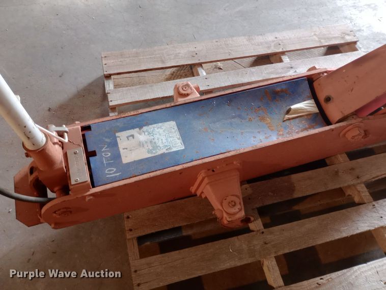 image for item NY9544 Norco 71100A floor jack