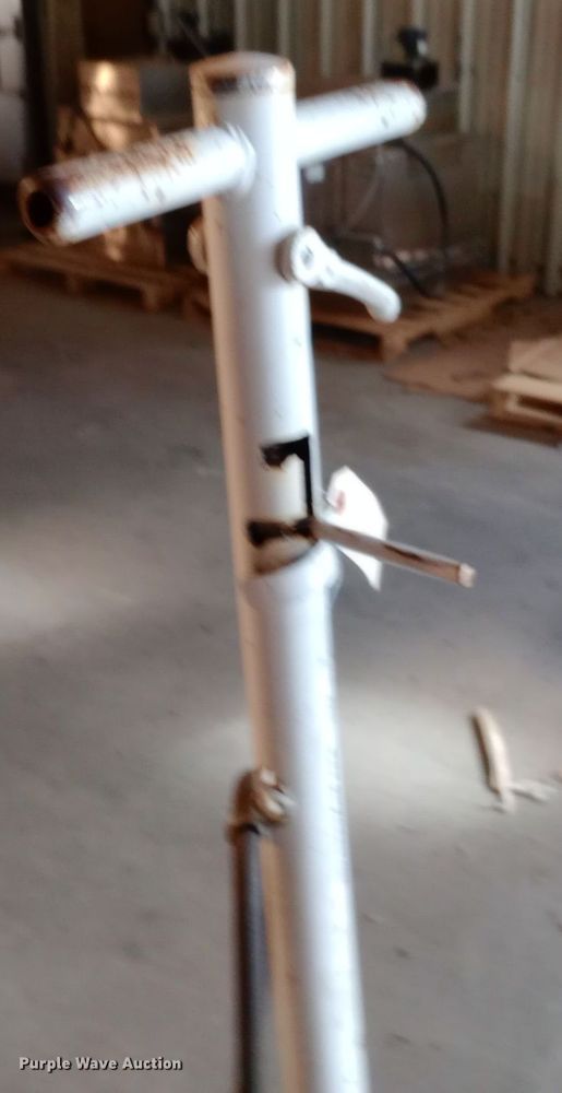 image for item NY9544 Norco 71100A floor jack