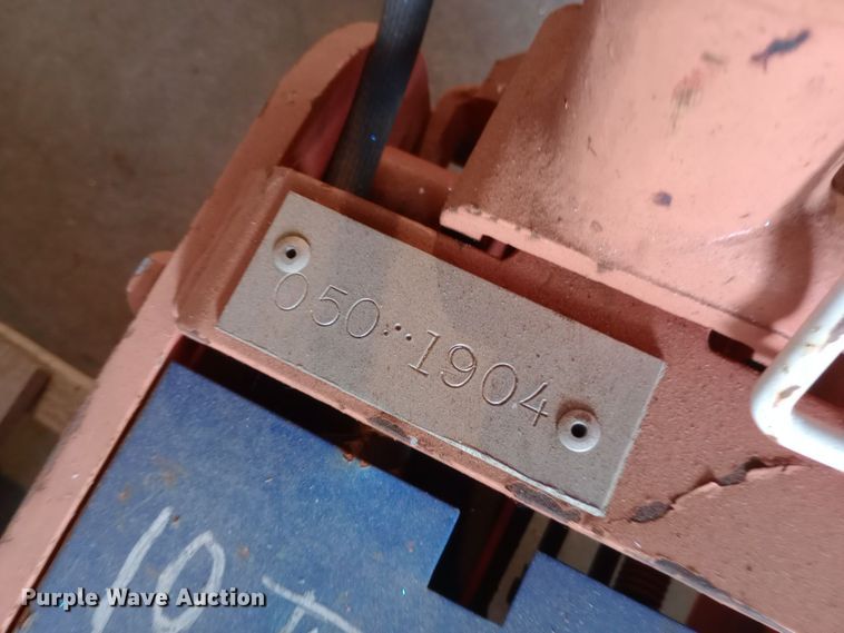 image for item NY9544 Norco 71100A floor jack