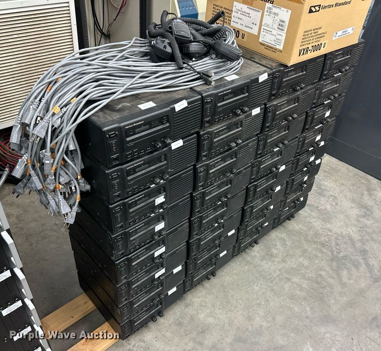 image for item OM9693 (33) Vertex VXR-7000UD radios