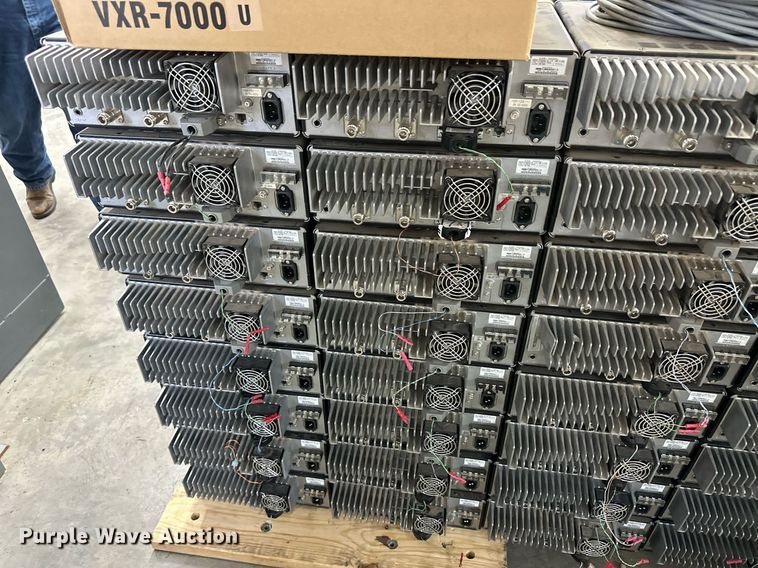 image for item OM9693 (33) Vertex VXR-7000UD radios