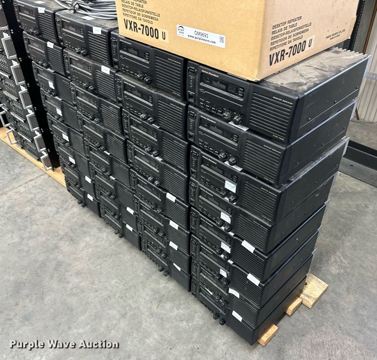 image for item OM9693 (33) Vertex VXR-7000UD radios