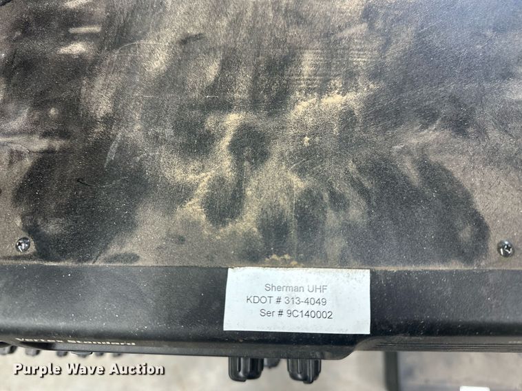 image for item OM9693 (33) Vertex VXR-7000UD radios