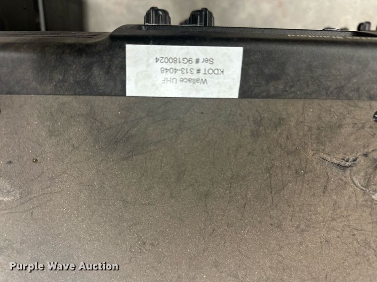 image for item OM9693 (33) Vertex VXR-7000UD radios