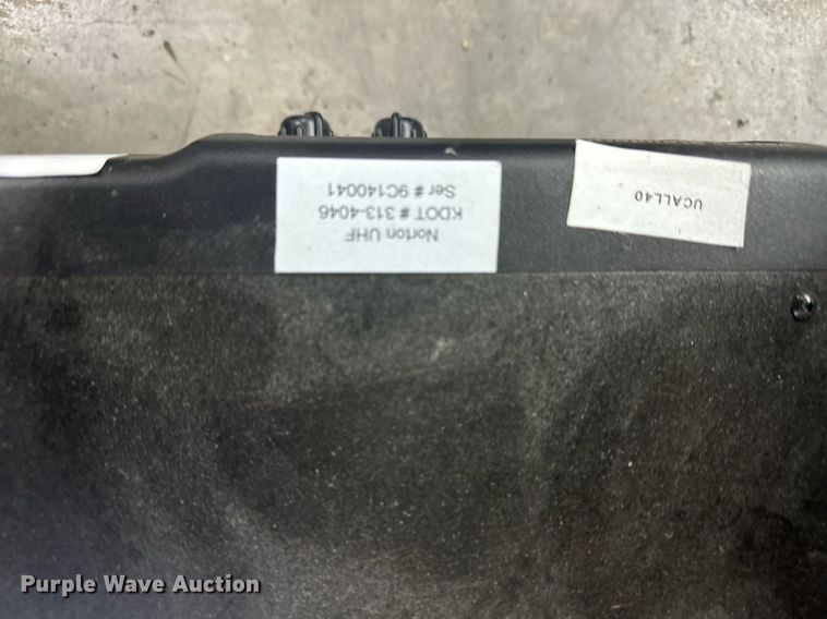 image for item OM9693 (33) Vertex VXR-7000UD radios