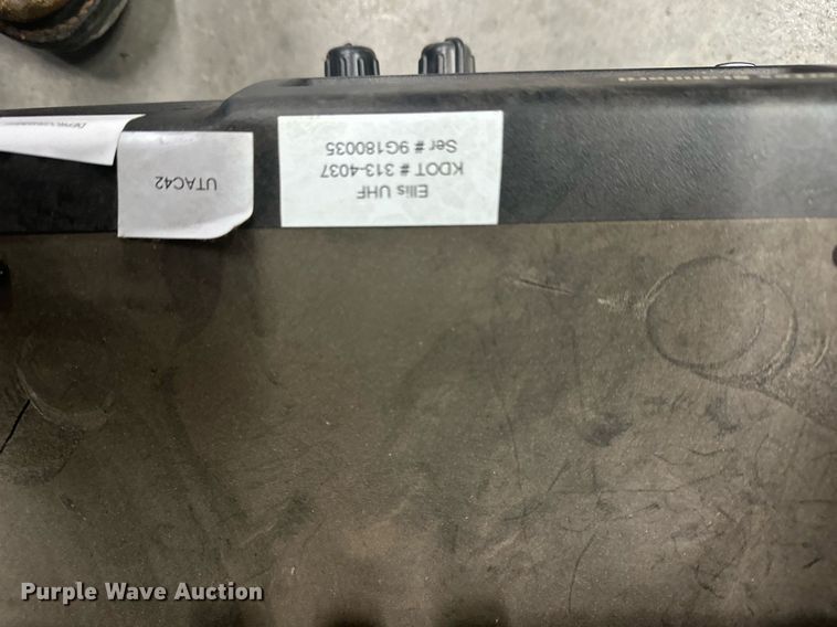 image for item OM9693 (33) Vertex VXR-7000UD radios