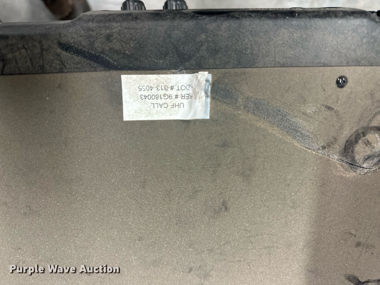 image for item OM9693 (33) Vertex VXR-7000UD radios