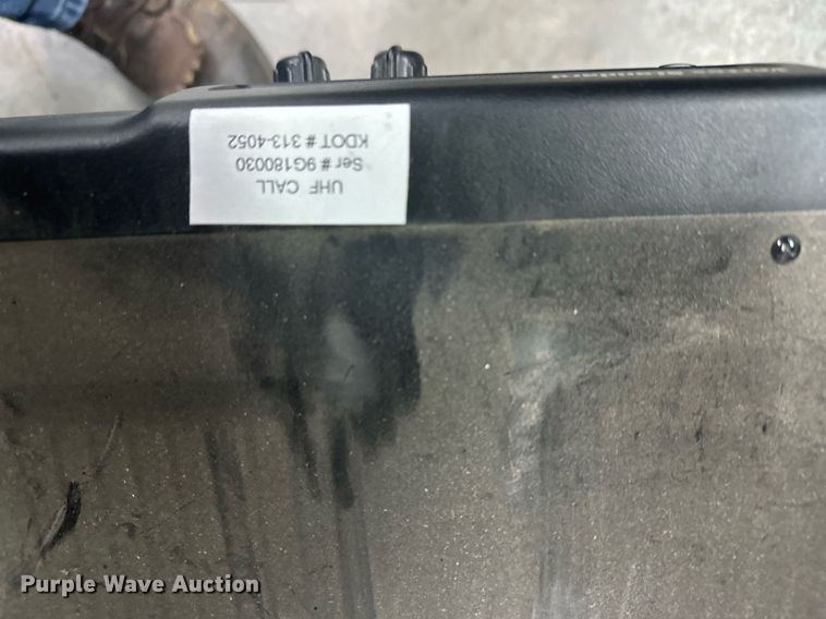 image for item OM9693 (33) Vertex VXR-7000UD radios